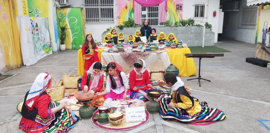 نمایشگاه غذاهای محلی دانش آموزان باران اندیشه به مناسبت روز رشت